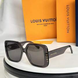 Picture of Louis Vuitton Sunglasses _SKUfw77817988fw
